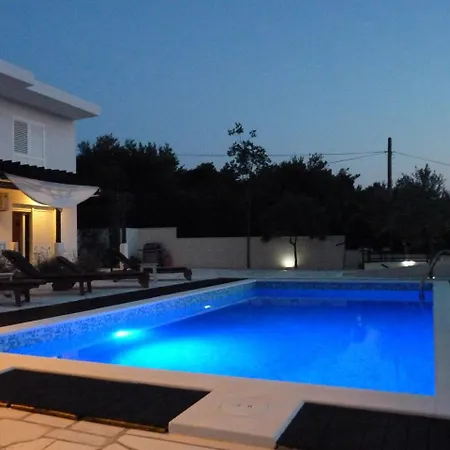 Villa Ctma200/ Holiday House With Private Heated Pool