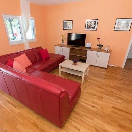 Ctma200/ Holiday House With Private Heated Pool Makarska