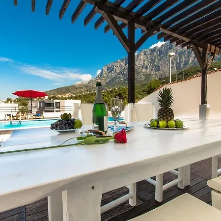 Ctma200/ Holiday House With Private Heated Pool