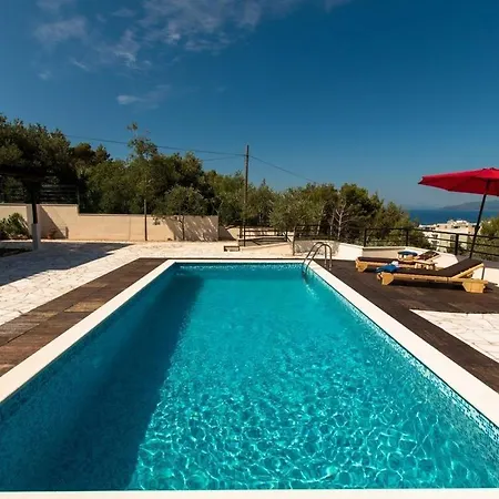 Ctma200/ Holiday House With Private Heated Pool