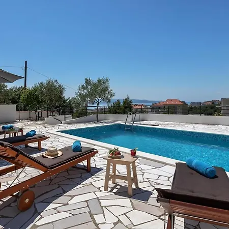 Ctma200/ Holiday House With Private Heated Pool