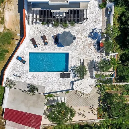 Ctma200/ Holiday House With Private Heated Pool